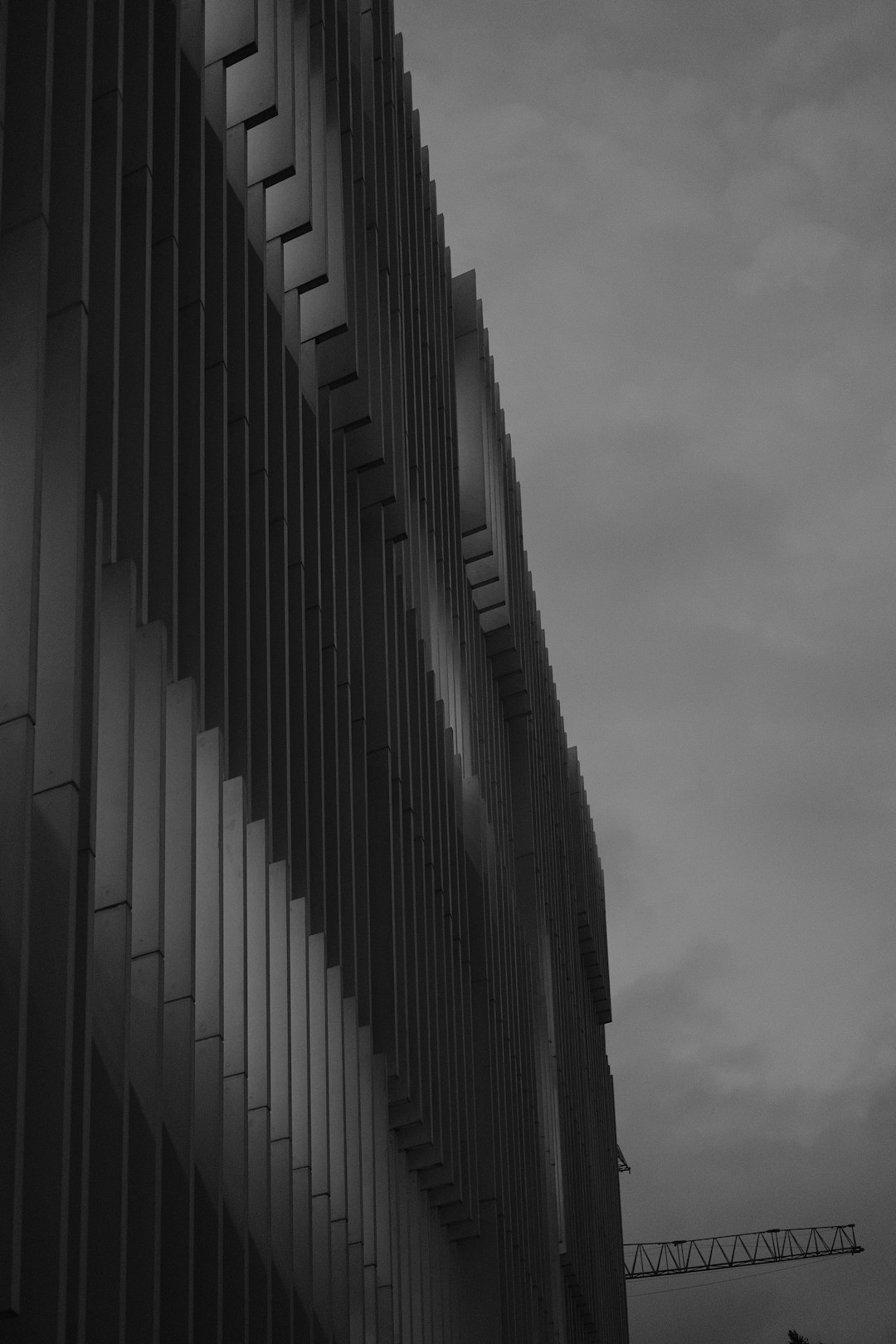 a-tall-building-with-a-cloudy-sky-mutfjfxloew